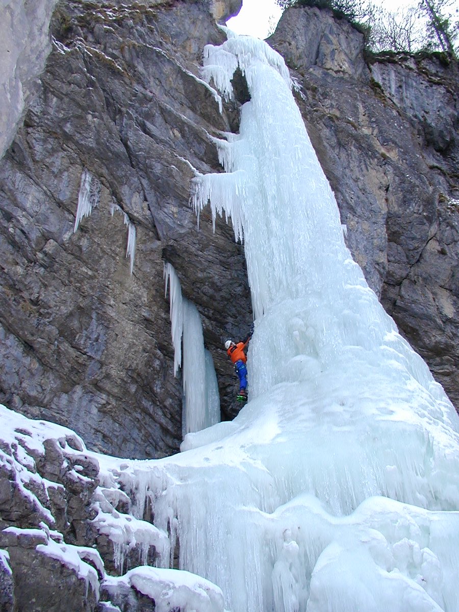 CASCATA GHIREI ghiaccio