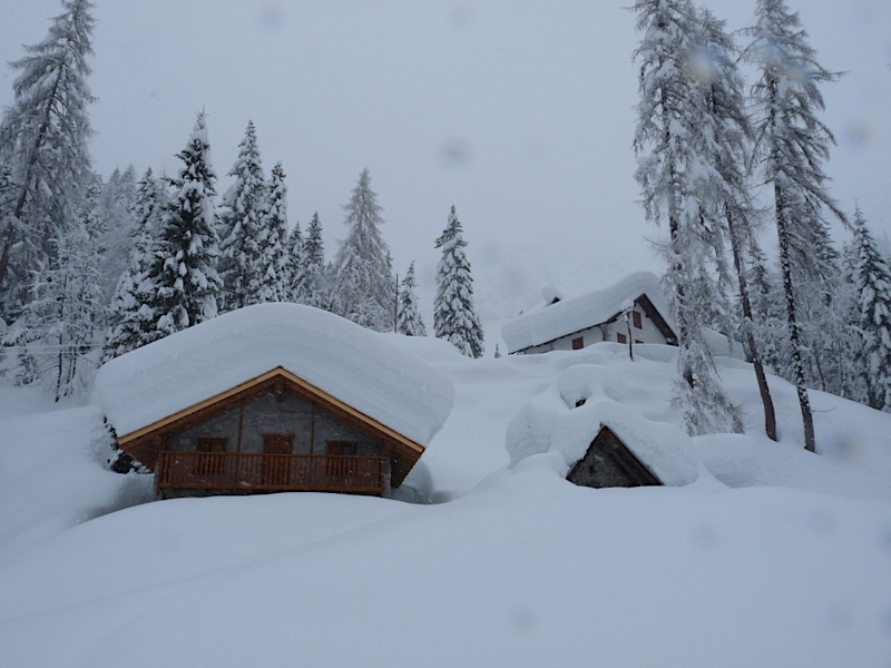 rifugio giaf dolomiti winter